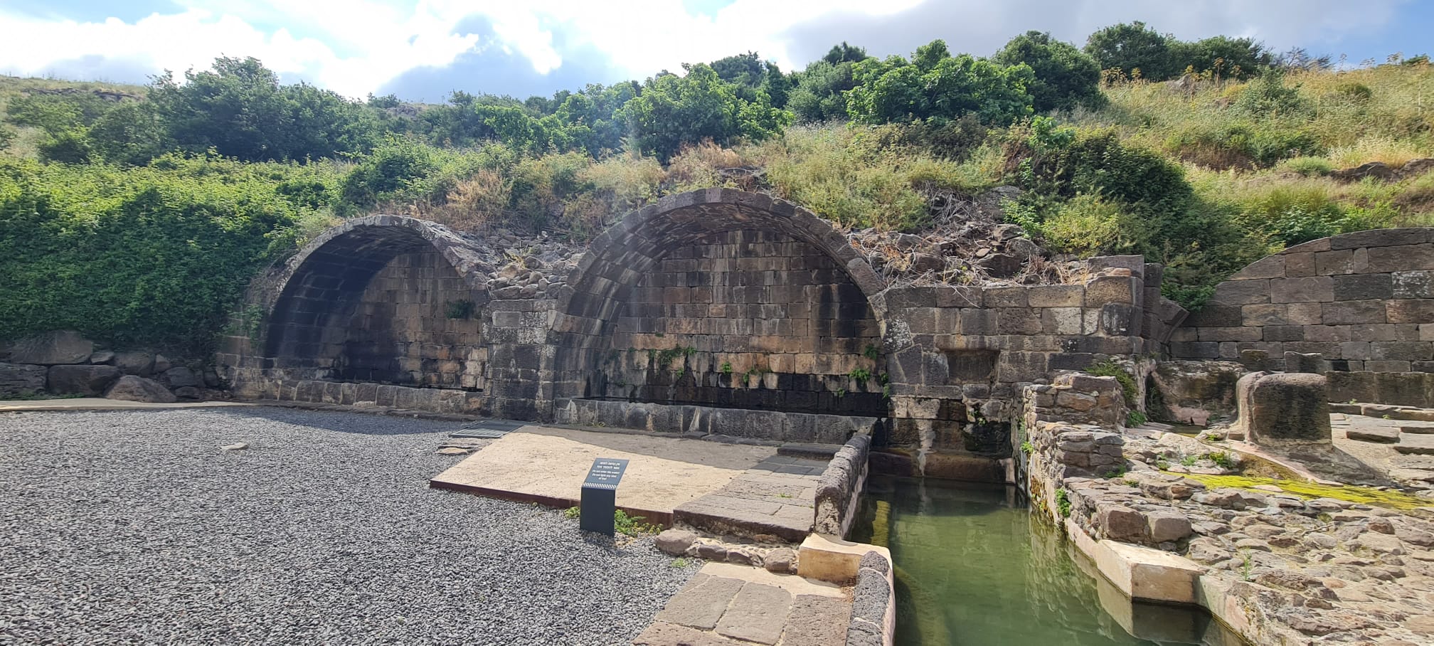 עין קשתות - אום אל קאנטיר - חזרה אל העבר