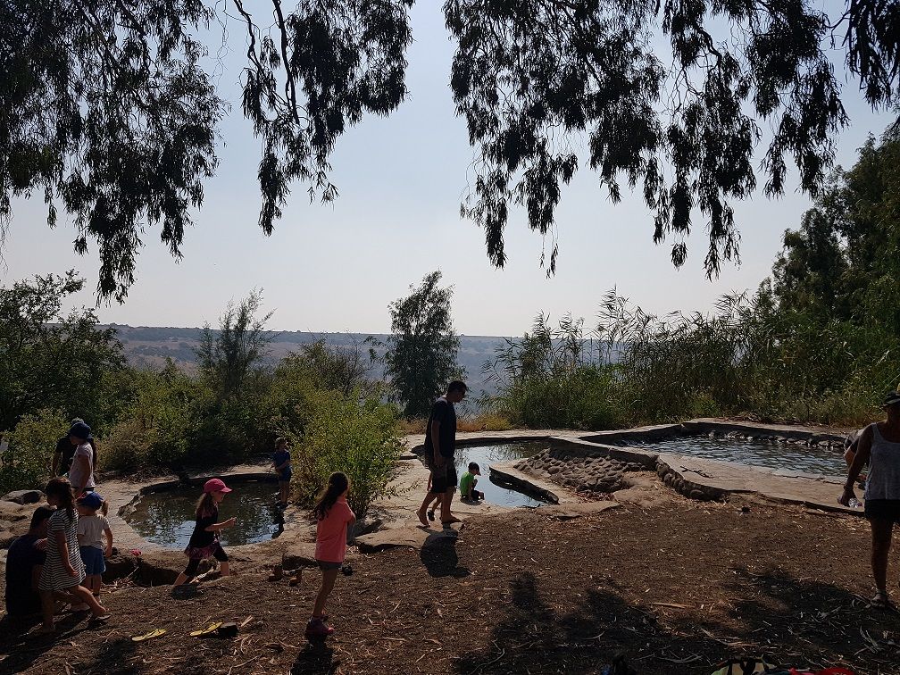 דיר עזיז ומעיין עין כנף