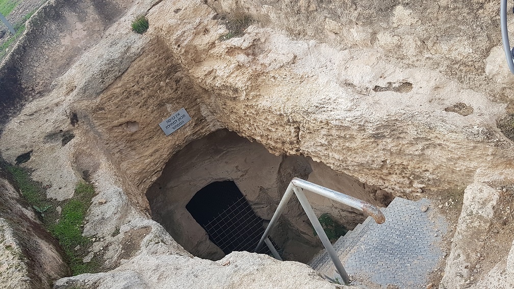 חרבת בורגין פארק עדולם – צרפת – טיול מערות חוויתי