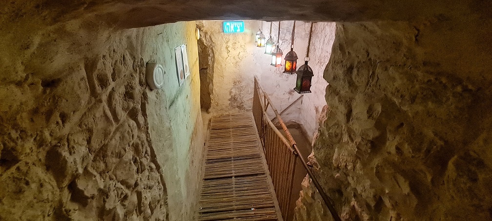 טיול בעיר צפת עם הילדים – מנהרות, פינת חי, מופע אור קולי והמון אומנות