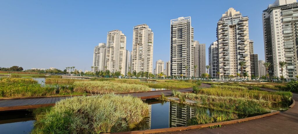 האגם האקולוגי והפארק הגדול בפתח תקווה