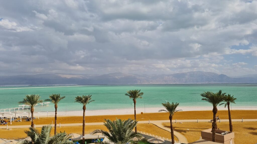 לינה בים המלח