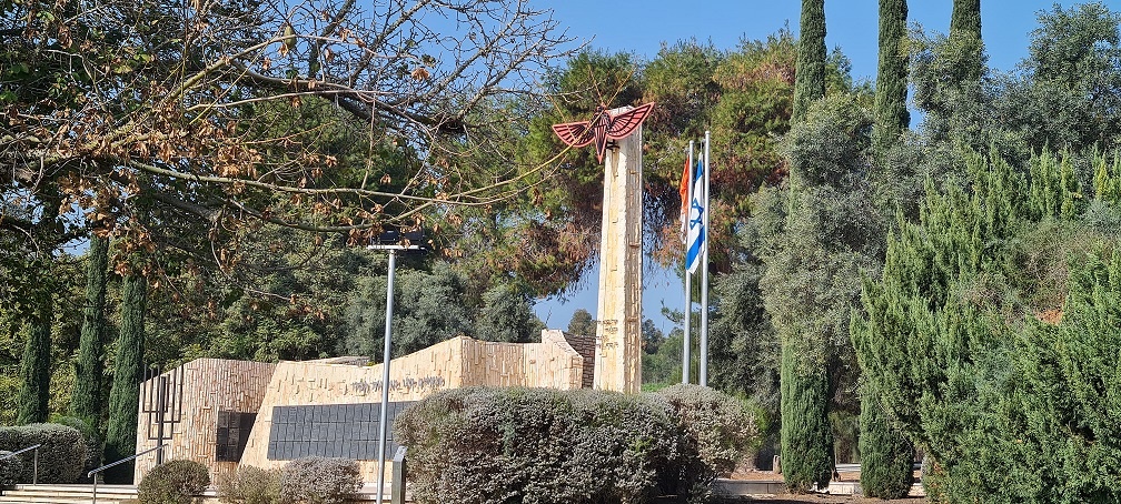 אנדרטת הצנחנים – האנדרטה המרכזית