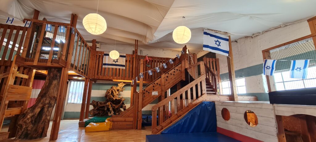 הבית בנמל עין גב