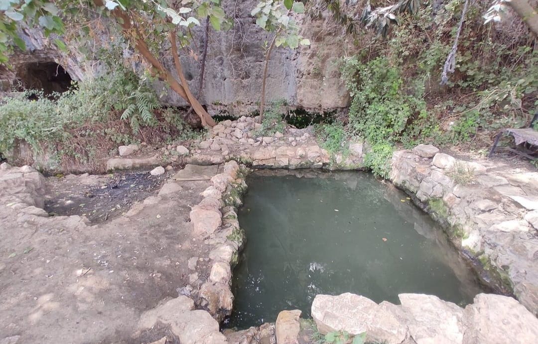 עין מקלף – עיינות אליעזר