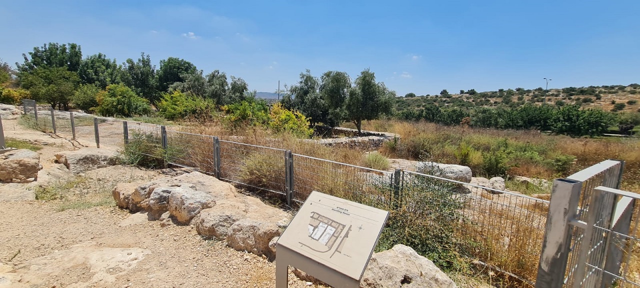 אום אל עומדן – בית הכנסת החשמונאי