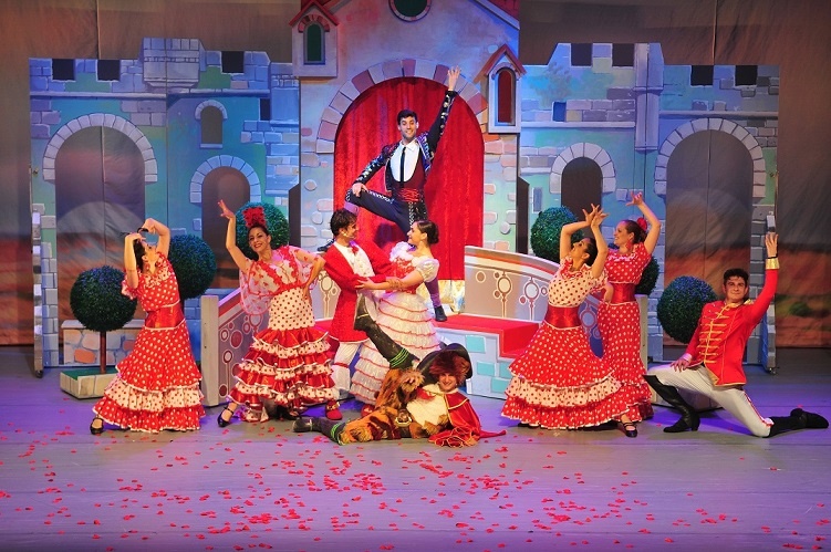 צילום דני כתרי חתול במגפי הקסם - חנוכה 2022 מדליק אש בגעתיים