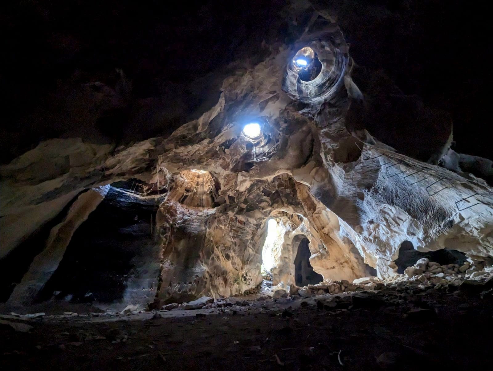 מערות גינתה - יער אמציה