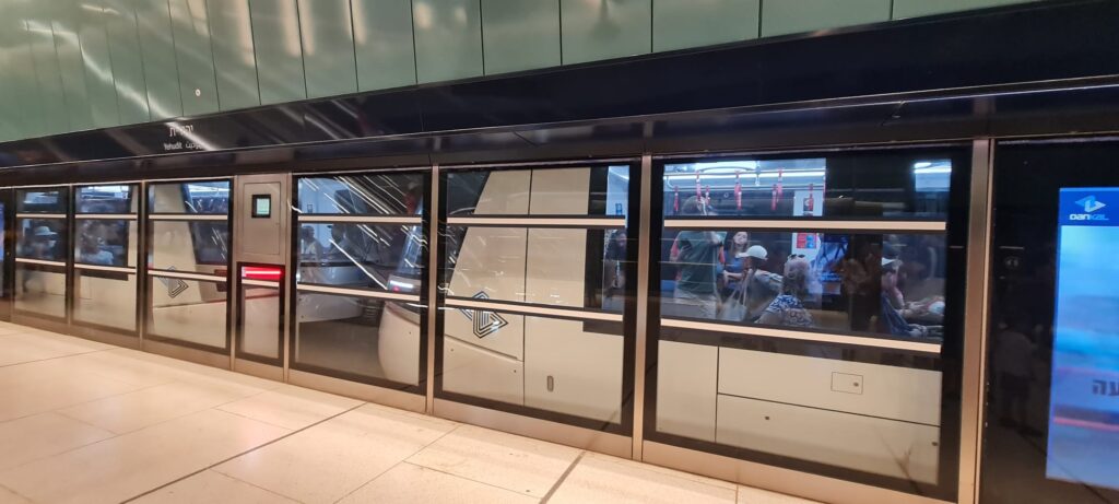 תחנת יהודית הרכבת הקלה הקו האדום