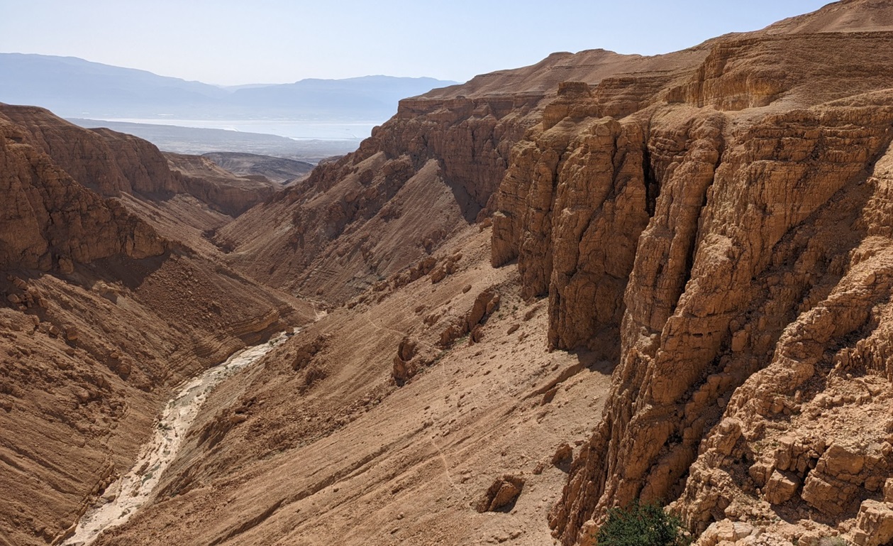 נחל עזגד נחל אשלים: טיול גבים מאתגר
