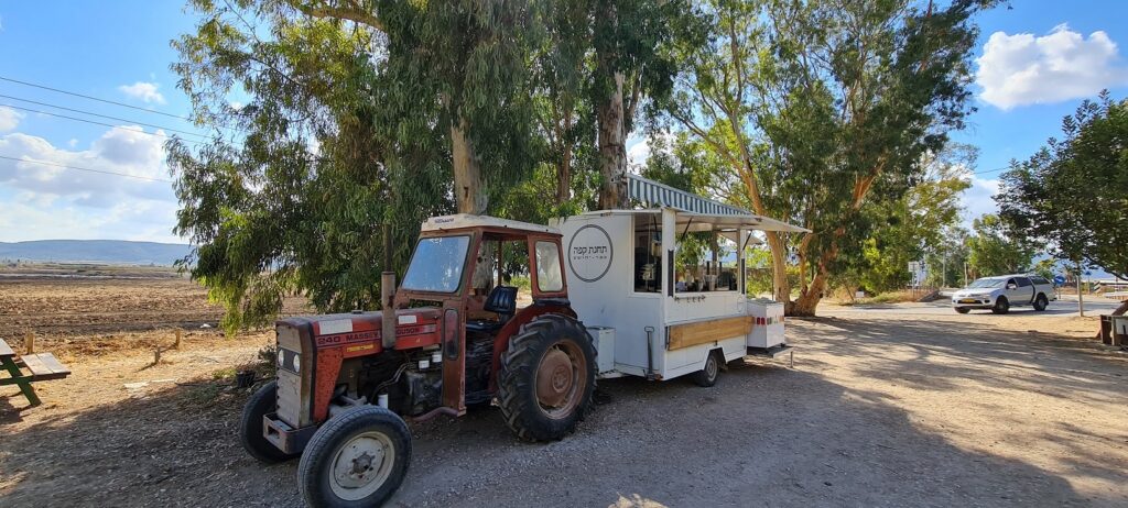 תחנת קפה כפר יהושע: עגלת קפה בעמק יזרעאל