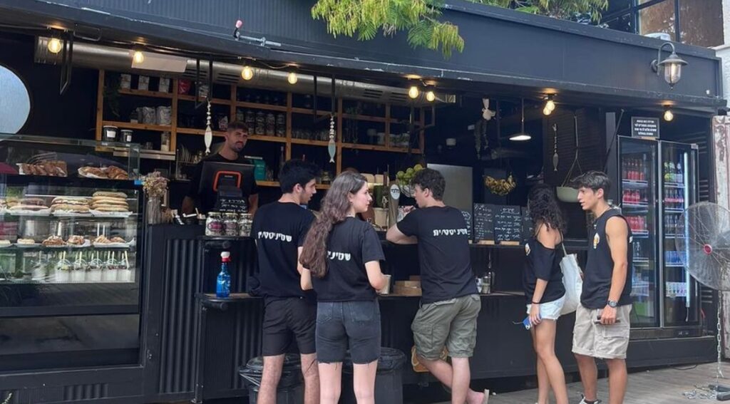 באדיבות קפה ארטורה: עגלת קפה ברופין