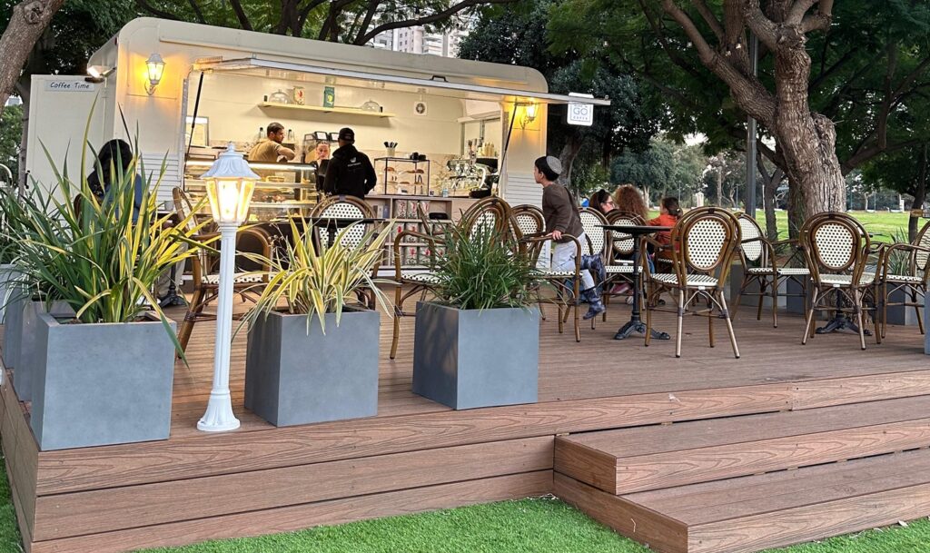 באדיבות קפה לאגו: עגלת קפה מול האגם האקלוגי פתח תקווה