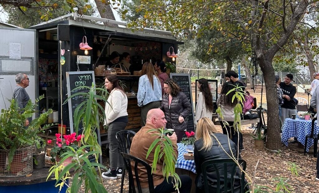 באדיבות: פטיט קפה: עגלת קפה במושב צור משה
