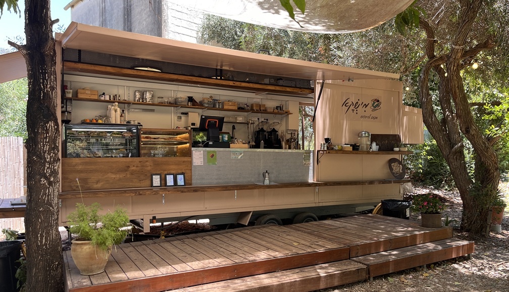 באדיבות מישקא: עגלת קפה במושב משמרת