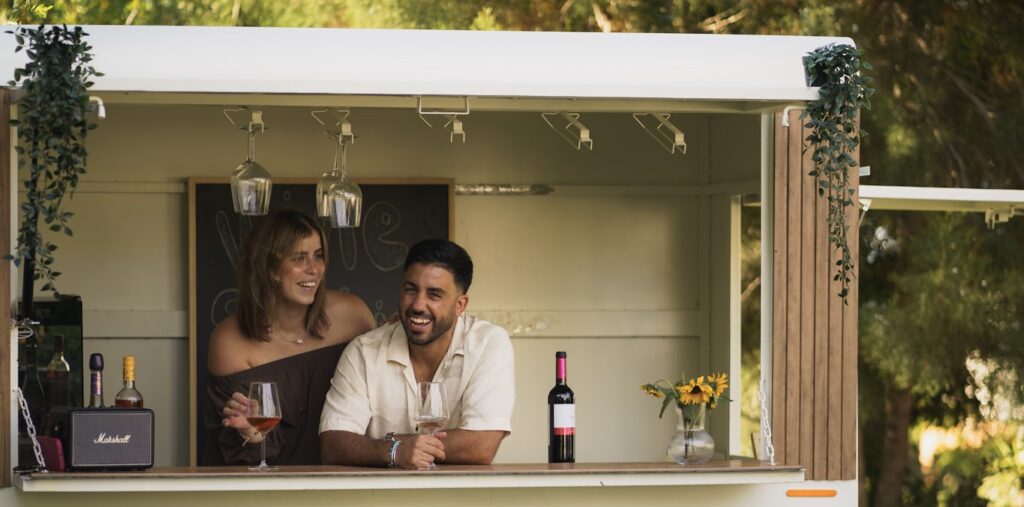 באדיבות: עגלת יין Wine station במשתלת צבר משמר השבעה