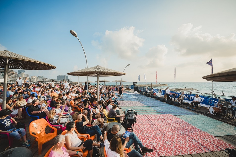 אירוע קבלת שבת בנמל תל אביב עם בית תפילה ישראלי ואמנים אורחים. צילום אור גליקמן