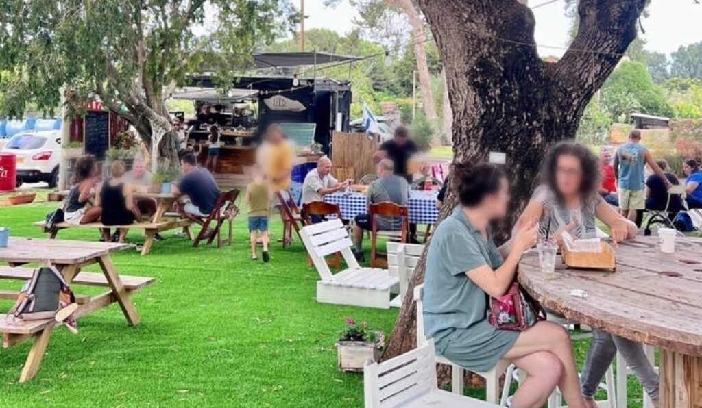 באדיבות: לילו עגלת קפה: בית הלוי עמק חפר