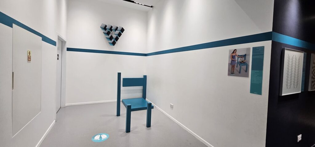 אשליית הכסא מוזיאון האשליות