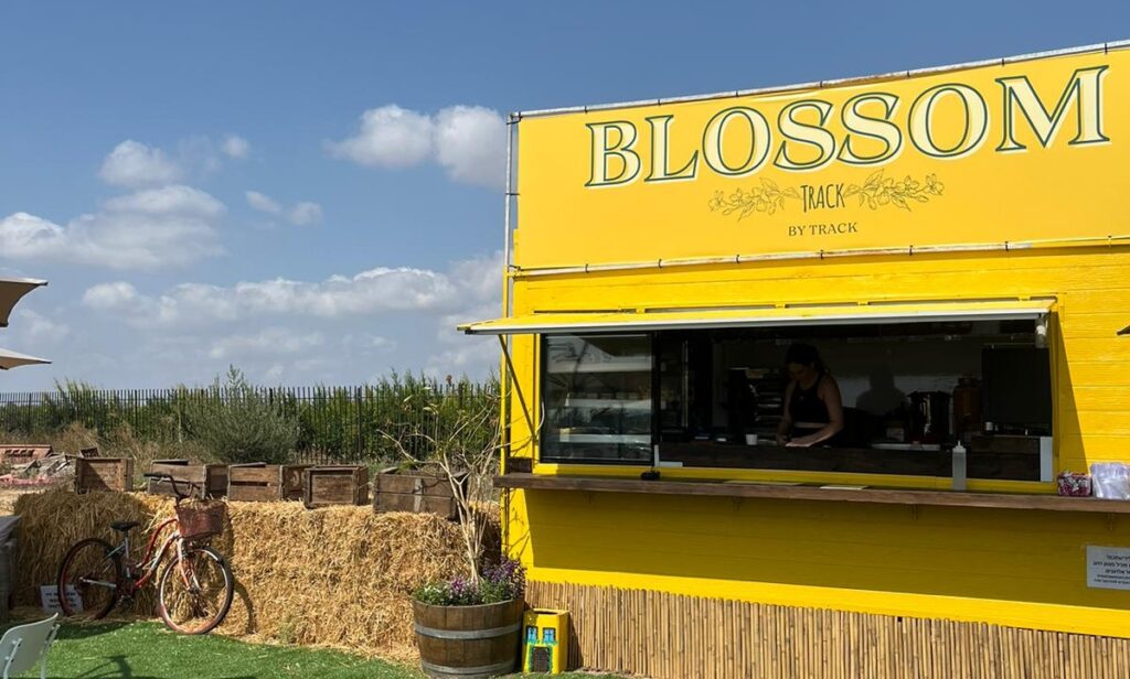 באדיבות עגלת קפה BLOSSOM TRACK מזכרת בתיה