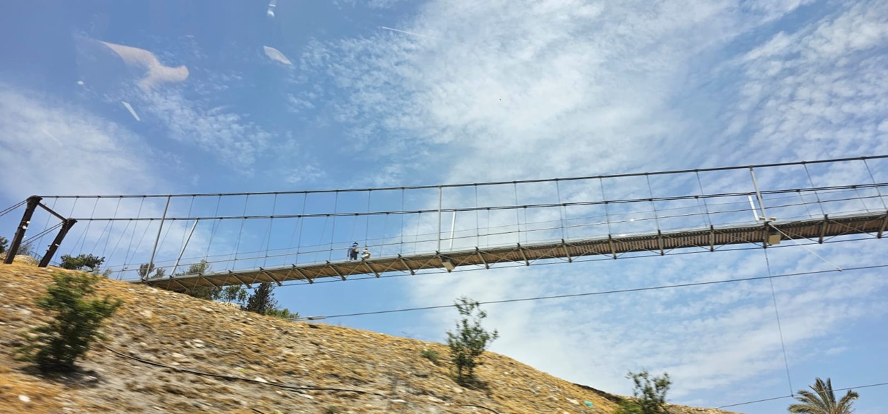 הגשר התלוי הארוך בישראל: גשר גיא בן הינום בירושלים