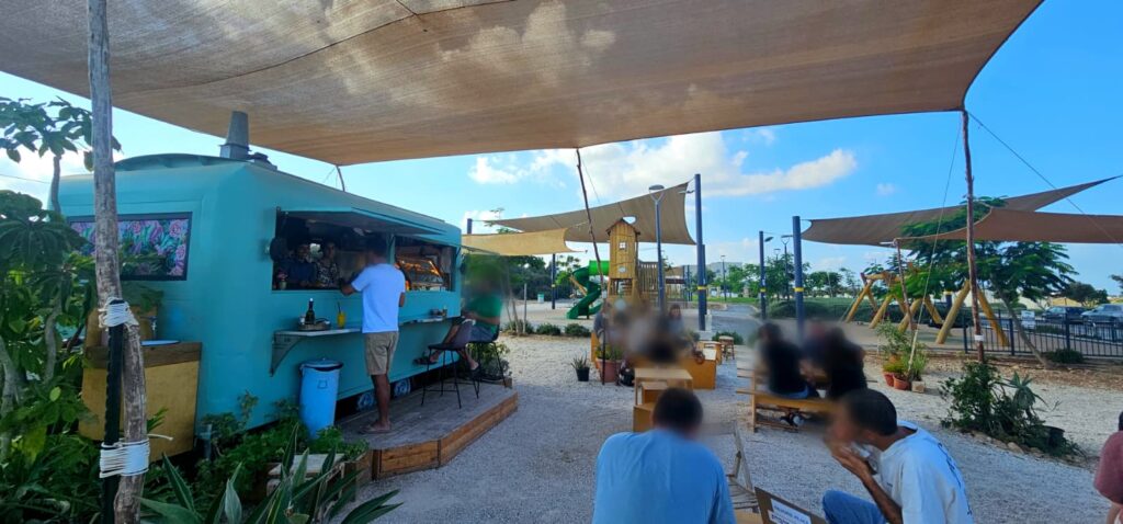 קפה קרתא: עגלת קפה בעתלית מול המבצר
