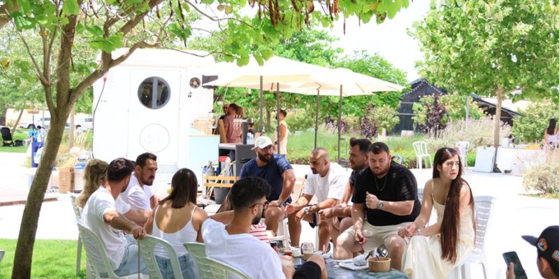 באדיבות נחמה: עגלת קפה בקיסריה