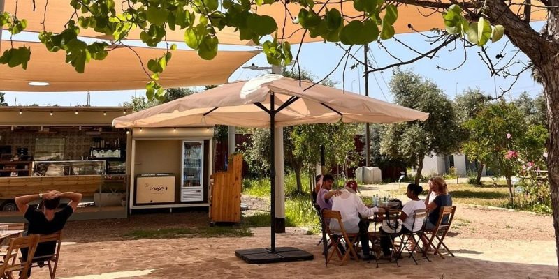 באדיבות שירתה: עגלת קפה ביער השירים פתח תקווה