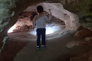 חרבת בורגין פארק עדולם – צרפת – טיול מערות חוויתי