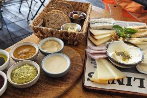 טעימות יין וגבינות