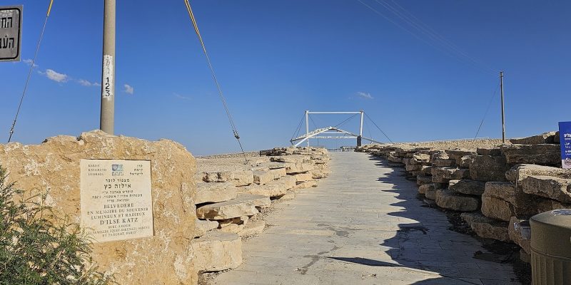 המרפסת בטיילת אלברט – שפת מכתש רמון