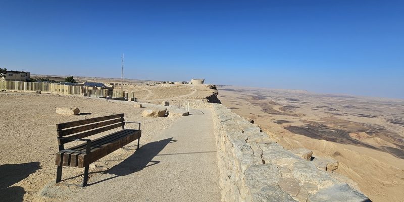 המרפסת בטיילת אלברט – שפת מכתש רמון