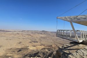 המרפסת בטיילת אלברט – שפת מכתש רמון