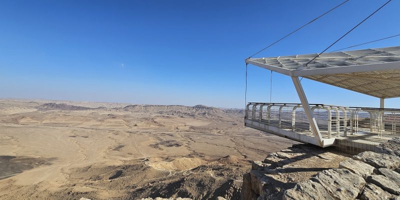 המרפסת בטיילת אלברט – שפת מכתש רמון