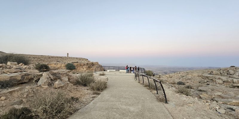 השביל הזוהר שביל האבנים הזוהרות מצפה רמון