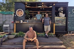 באדיבות קורטדו Cortado: עגלת קפה בקיבוץ שניר