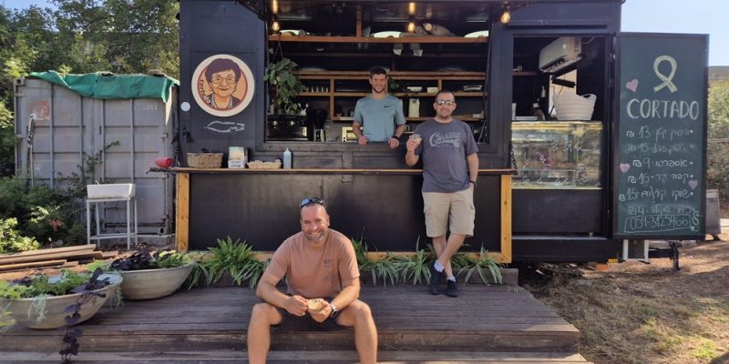 באדיבות קורטדו Cortado: עגלת קפה בקיבוץ שניר