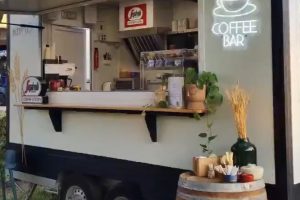 באדיבות נוריתא: עגלת קפה בבית קמה