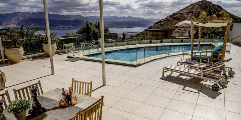 באדיבות אלה סאן הבית על ההר: וילה פנטהאוז באילת למשפחות עם בריכה