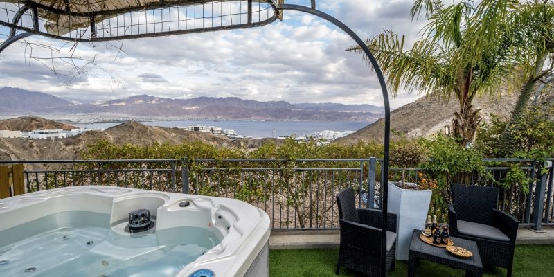 באדיבות אלה סאן הבית על ההר: וילה פנטהאוז באילת למשפחות עם בריכה