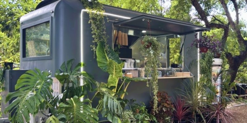 באדיבות אבו Avo: עגלת קפה במושב בצת