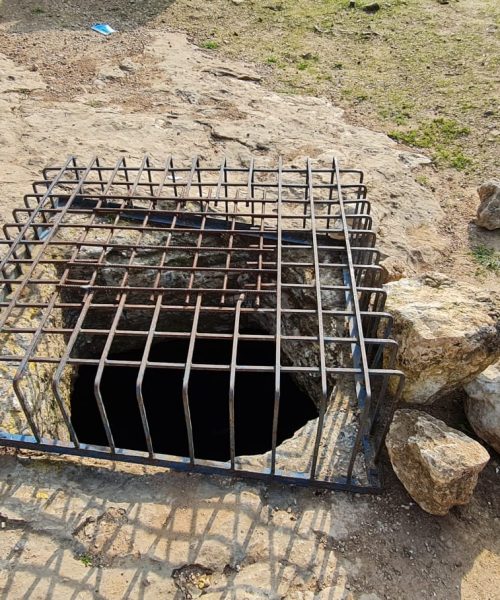 שביל הבארות והבורות – פארק בריטניה