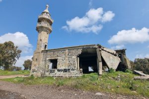 תל ומסגד חושניה