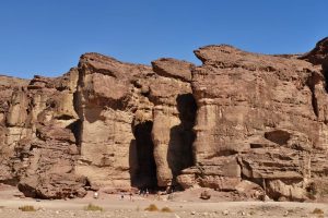 עמודי שלמה ומקדש חת'חור בפארק תמנע