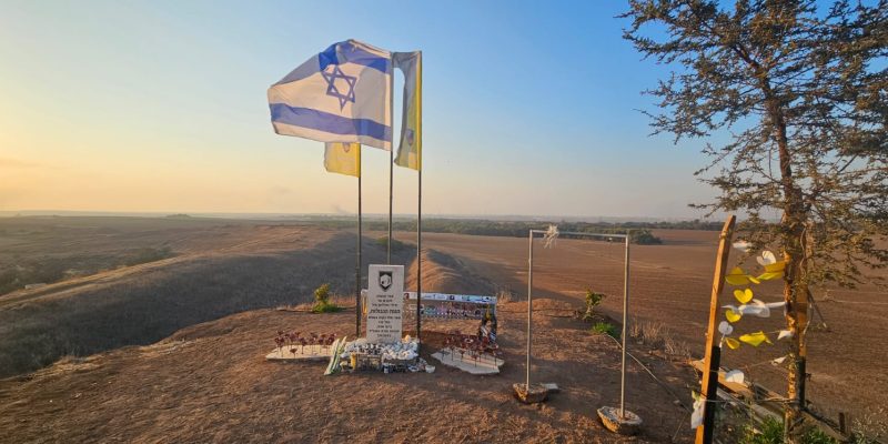 אנדרטת התצפיתניות ליד נחל עוז