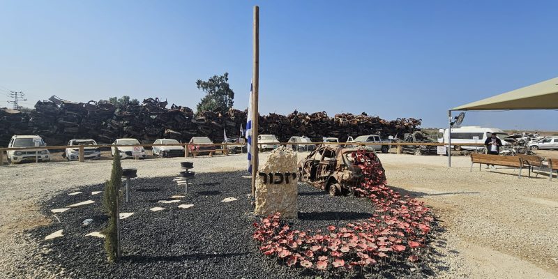 אתר המכוניות השרופות במושב תקומה