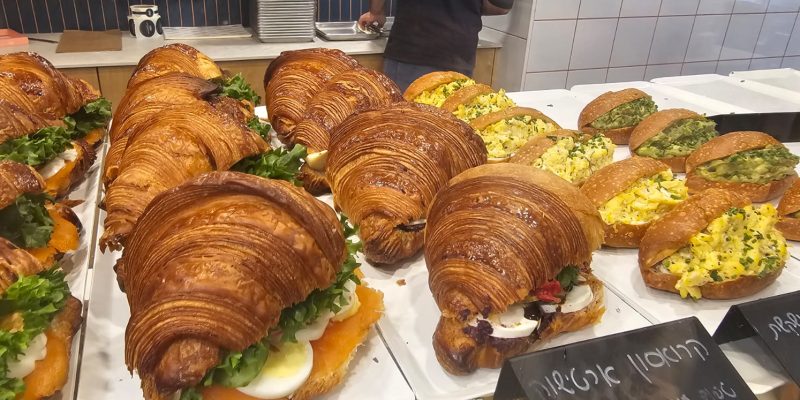 קורון פטיסרי: קוניטוריה צרפתית בקיבוץ לוחמי הגטאות