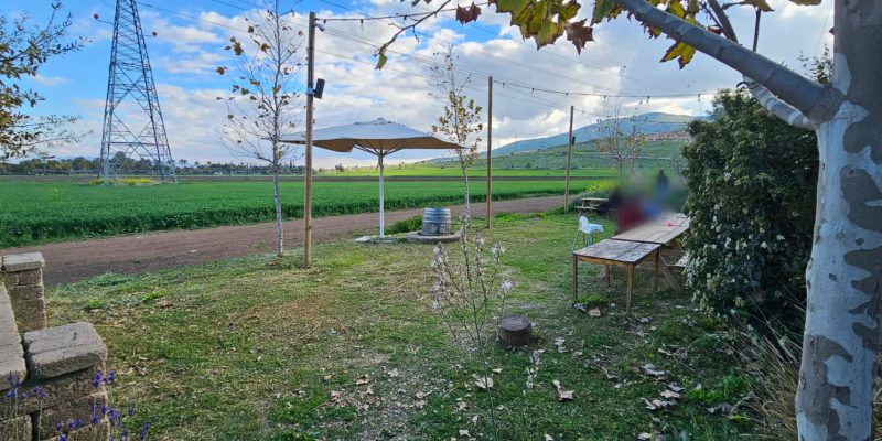 התריס: פוד טראק בשרי משובח אל נוף העמק