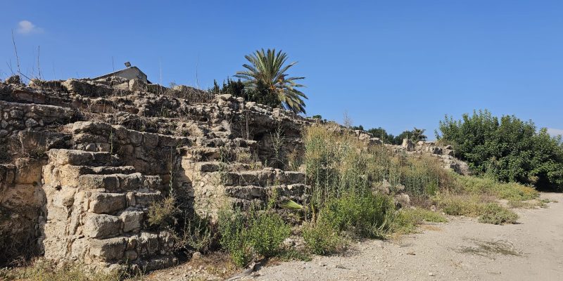 שרידים של אמת המים בבית חנניה