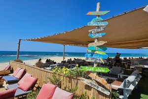 מסעדת "החוף" בחוף האקוודוקט קיסריה